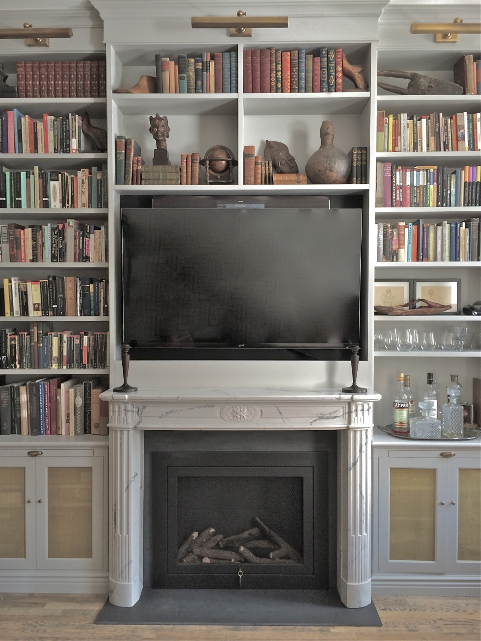 A Sophie Mantel makes this Manhattan Apartment! Marble Mantel in Modern Apartment